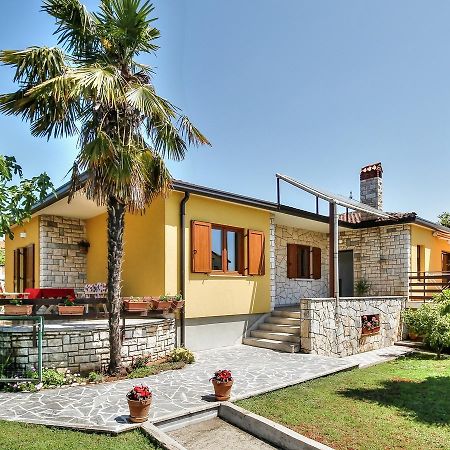 Lovric House With Apartments Umag Exteriér fotografie