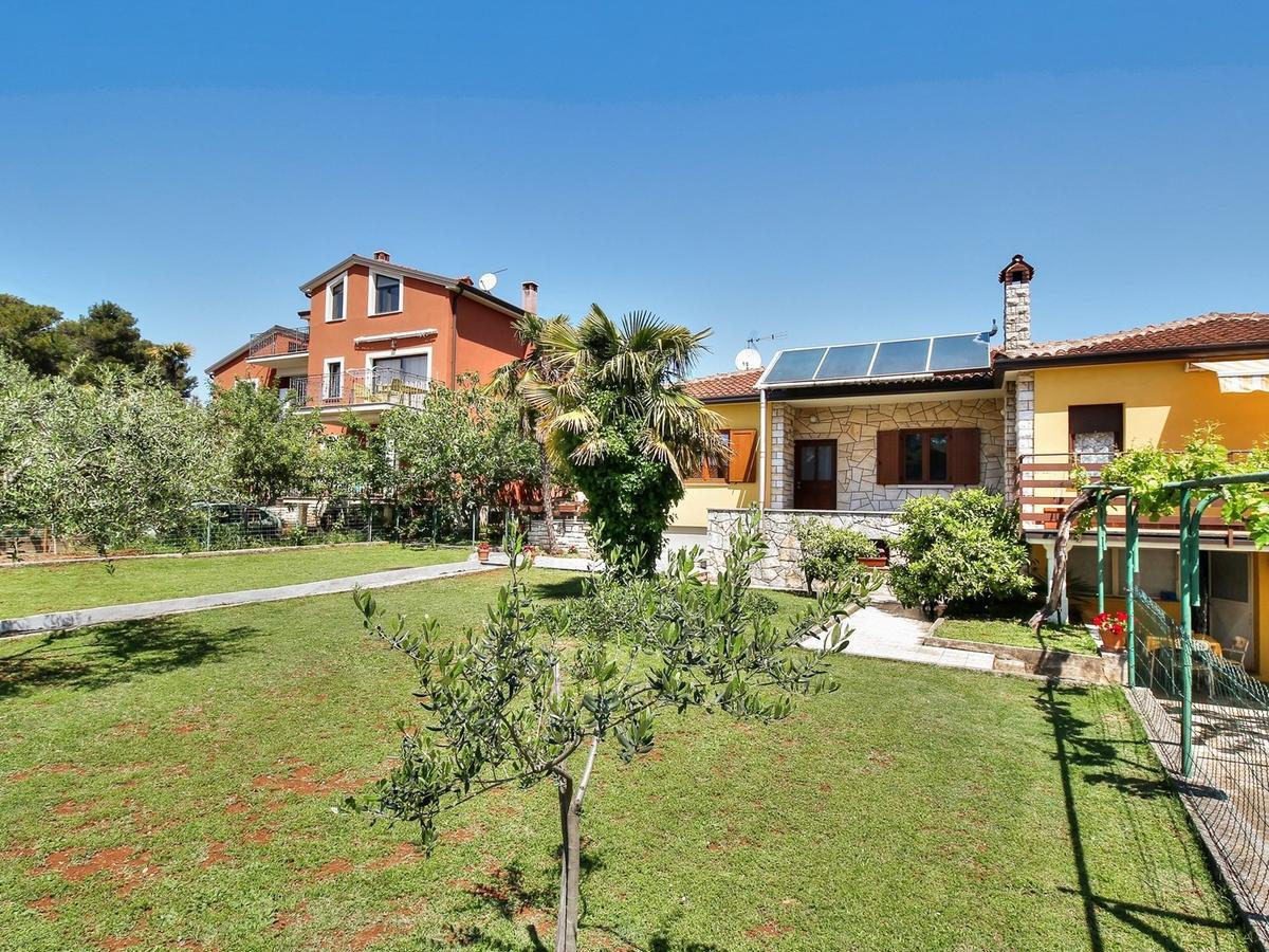 Lovric House With Apartments Umag Exteriér fotografie